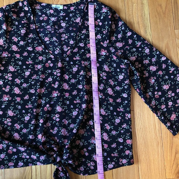 NWOT “Ripe” Floral Tie Front V-Neck Blouse - Picture 10 of 13